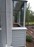Раздвижное остекление П-образного балкона в хрущевке с внешней отделкой - фото 1